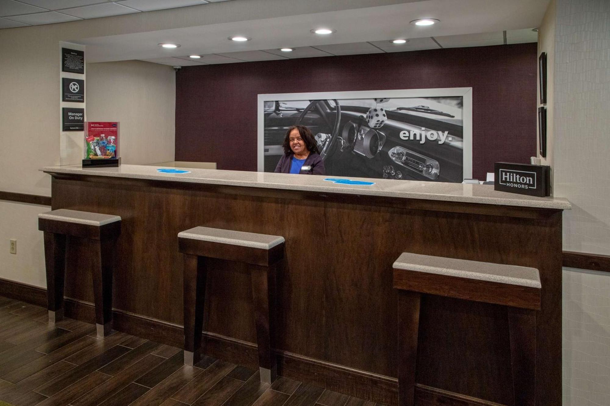Hampton Inn Dumfries/Quantico Экстерьер фото